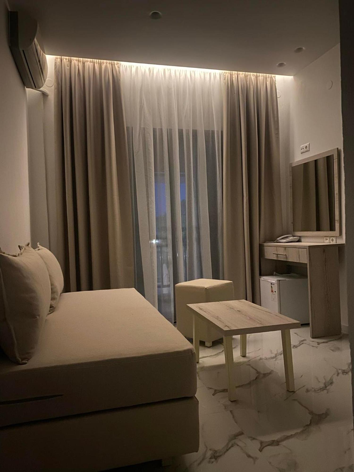 Hotel Lefkes Paralía Skotínis Ruang foto