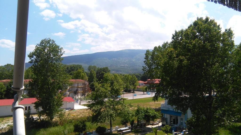 Hotel Lefkes Paralía Skotínis Bagian luar foto